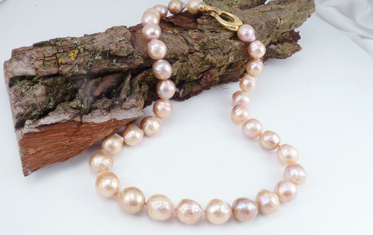 Designer pearls jewelry created by Jewelry Olga