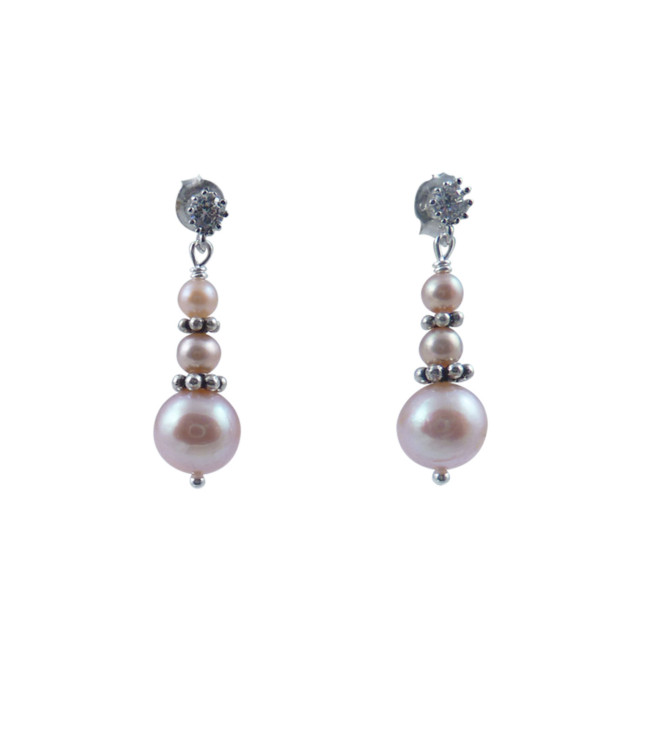 Lavender pink pearl dangle earrings. Pearl jewelry of elegant women.