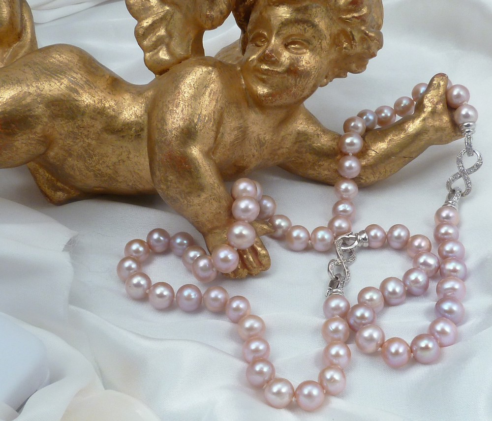 Designer pearl necklace and bracelet