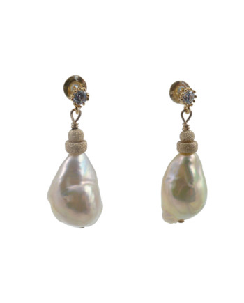 Modern pearl jewelry created by Jewelry Olga Montreal