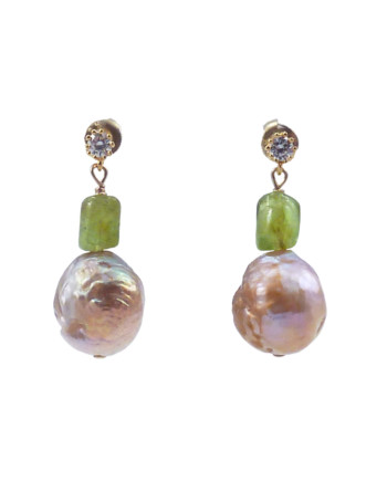 Pearl earrings peridot and Chinese Kasumi pearls. Modern pearl jewelry by Jewelry Olga Montreal Canada