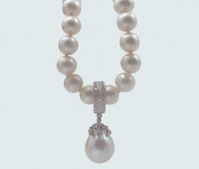 Designer pearl jewelry pendants are favorites of Jewelry Olga Montreal Canada