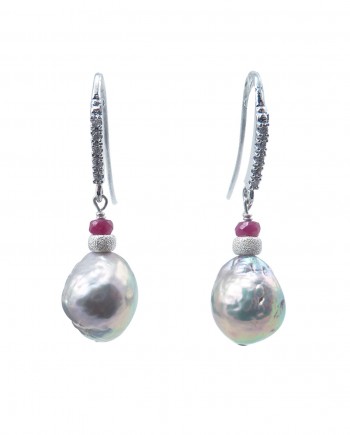 Pearl earrings ruby and silvery-grey Chinese Kasumi pearls. Modern pearl jewelry by Jewelry Olga Montreal Canada