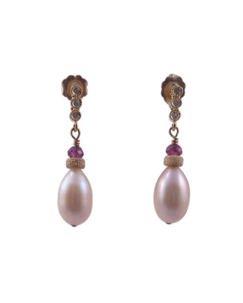 Pearl earrings drop shaped pearls. Modern pearl jewelry designed and created by Jewelry Olga, Montreal, Canada