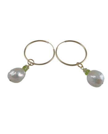 Trendy hoop earrings with detachable pearl charm. Modern pearl jewelry by Jewelry Olga Montreal Canada