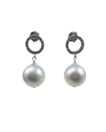 Gorgeous designer pearl earrings. Wedding pearl jewelry designed and created by Jewelry Olga Montreal Canada