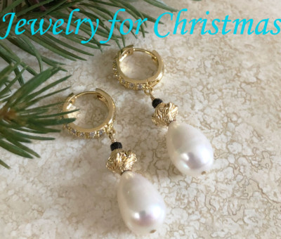Pearl jewelry for Christmas. Jewelry Olga offers divers pearl jewelry designed and created in Montreal Canada