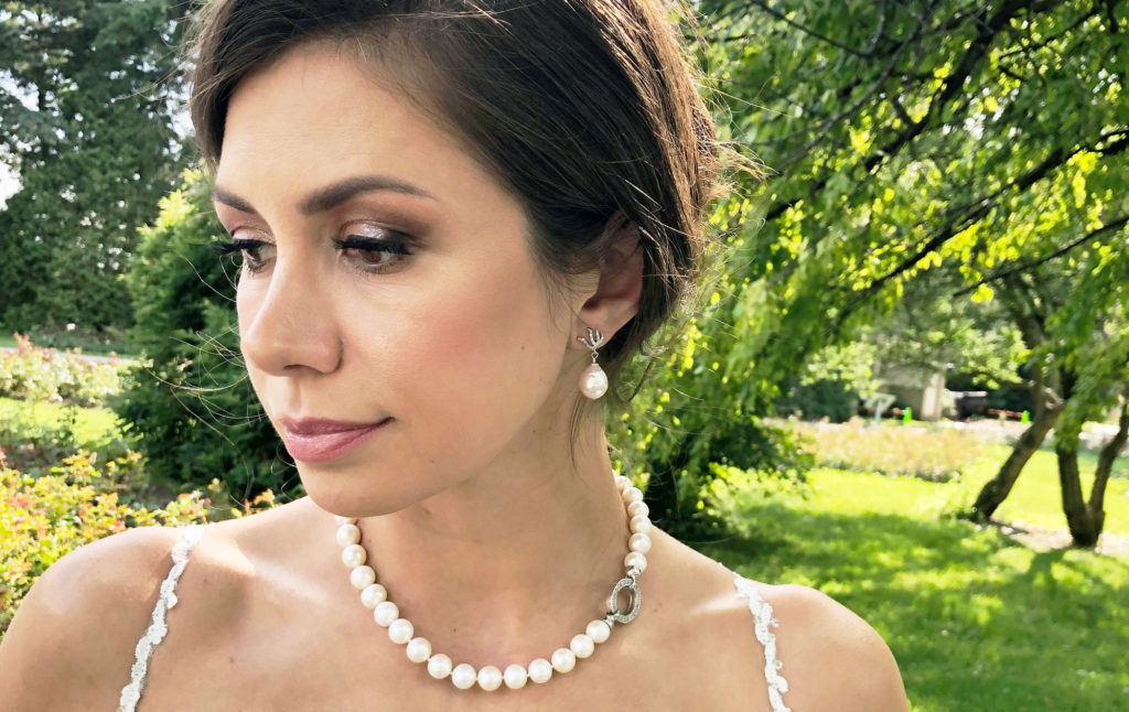 Pearl choker necklace is a perfect accessory to finish your look. A short white pearl necklace is elegant and stylish.